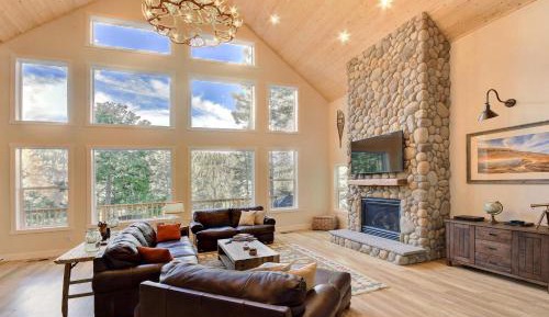 Three-Bedroom Holiday Home 