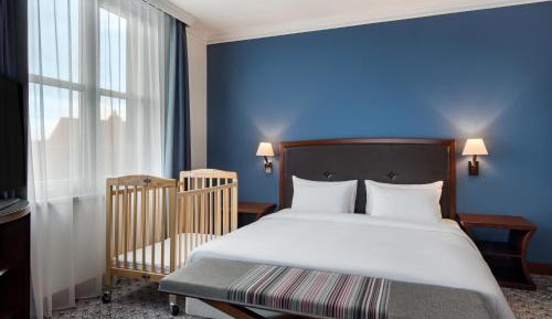Executive Suite with Park View 