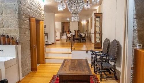 Deluxe Queen Suite