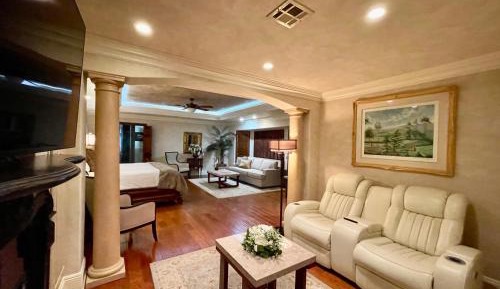 Deluxe Suite with Spa Bath