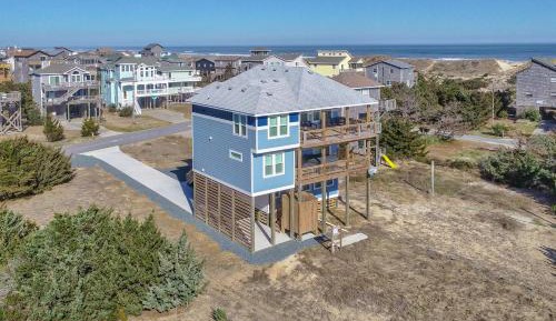 Six Bedroom Holiday Home
