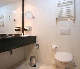 Deluxe Room with Queen Bed - Non-Smoking