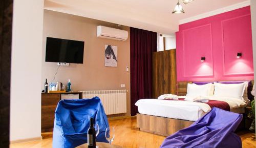 Deluxe King Suite