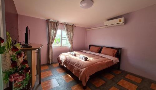 Deluxe Room (2 Adults + 1 Child)