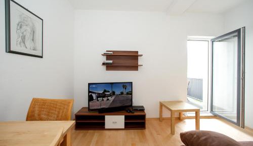 Apartment with Balcony and Sea View