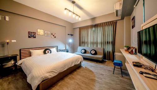 Deluxe Queen Room