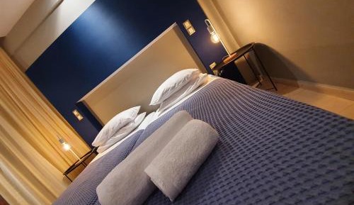 Deluxe Double Room with Side Sea View