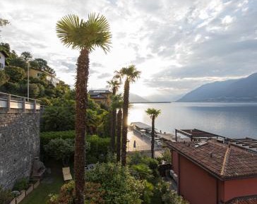 Apartment with Lake View