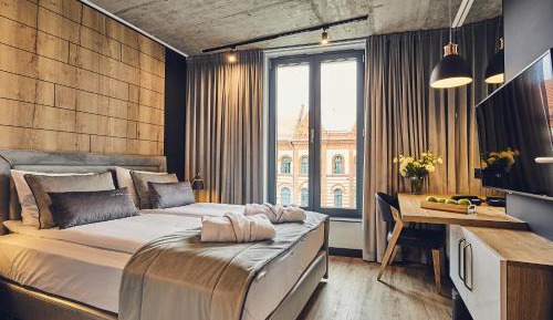 Corner Room with River View
