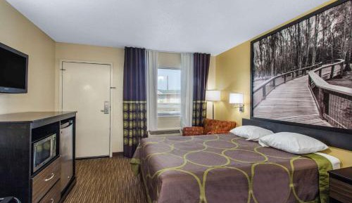 Queen Room - Mobility Accessible/Non-Smoking