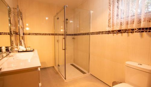 Double or Twin Room - Lake Side