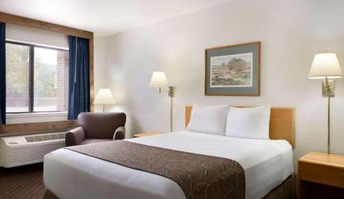 Queen Room - Mobility Access/Non-Smoking