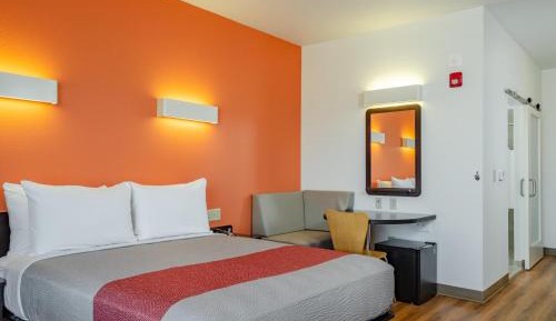 Queen Room - Disability Access - Non-Smoking