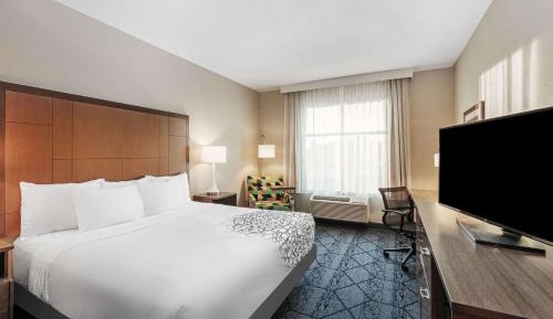 King Room with City View - Non-Smoking