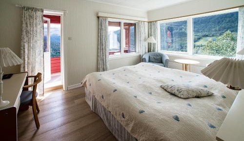 Family Room (2 Adults + 2 Children)