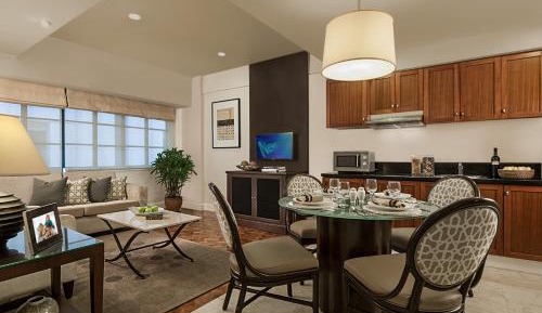 Deluxe One-Bedroom Apartment