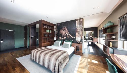 King Suite with Spa Bath