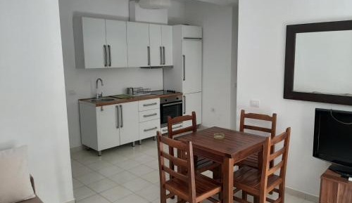 Apartment with Mountain View