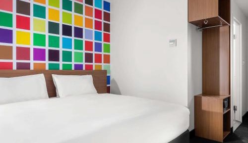 Deluxe Corner King Room - Accessible