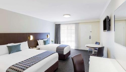 Superior Queen Room with Single Bed