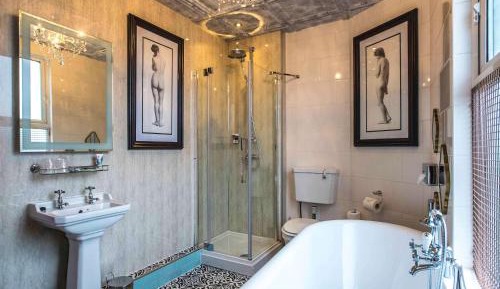 King Suite with Single Sofa Bed