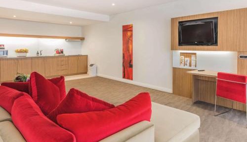 One-Bedroom Apartment with King Bed