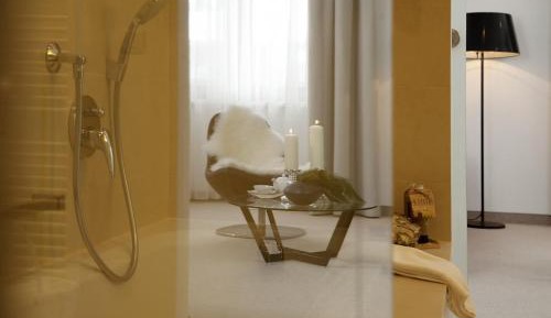 Deluxe Suite with Balcony