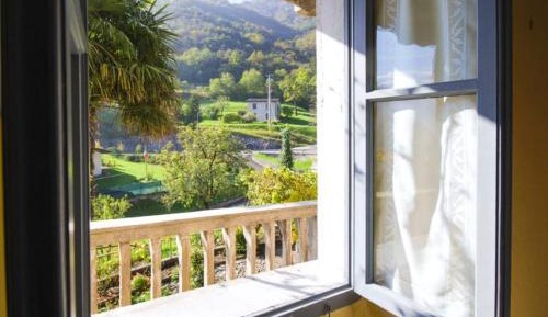 Apartment with Mountain View