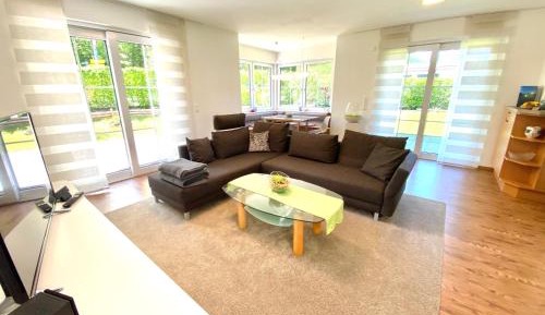 Apartment with Mountain View