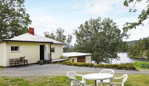 One-Bedroom Holiday Home