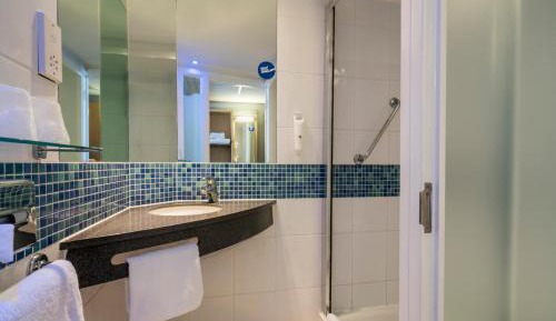 Standard Twin Room with Free Hot Breakfast