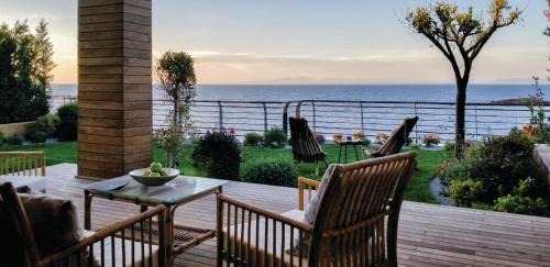 Two-Bedroom Deluxe Villa with Sea View