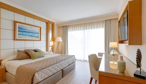 Standard Room with Access to PortAventura Park (2 Adults + 1 Child) + 1 access to Ferrari Land