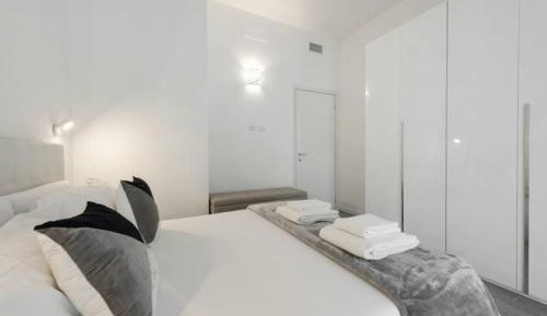 Two-Bedroom Apartment - Via Cusani 10