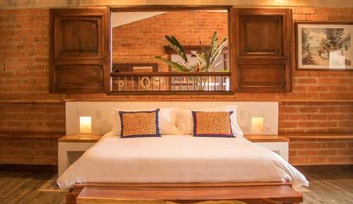 Deluxe Queen Suite