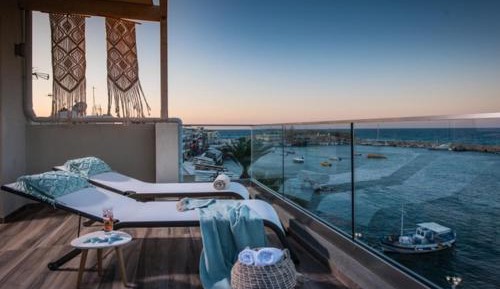 Penthouse with Spa Bath