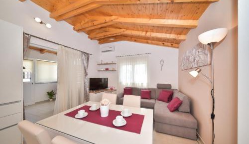 Apartment with Garden View