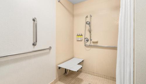 King Room - Mobility Access Tub - Non-Smoking