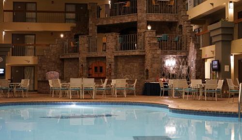 Deluxe Queen Room with Two Queen Beds and Atrium View - Non-Smoking