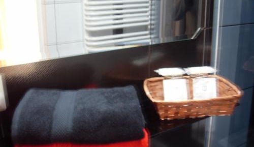 Large Double Room with Queen Bed and Balcony