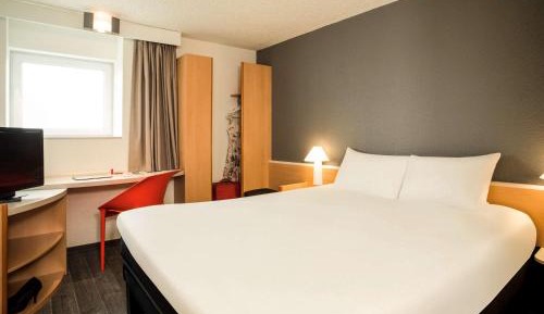 Standard Room with 1 double bed and 1 single bed