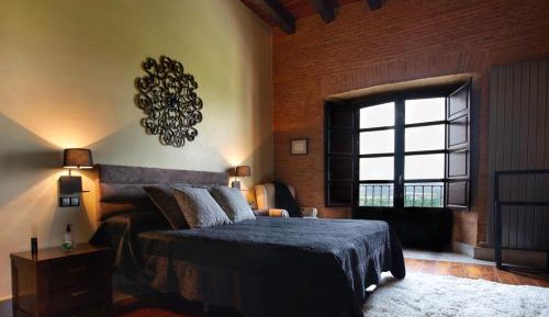 Deluxe Queen Suite