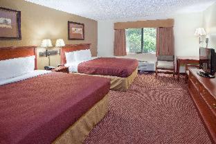 King Room - Non Smoking/Interior Hall