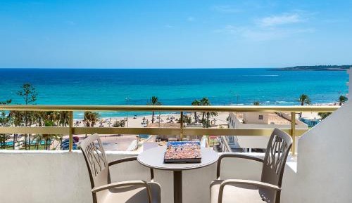 Double or Twin Room with Sea View