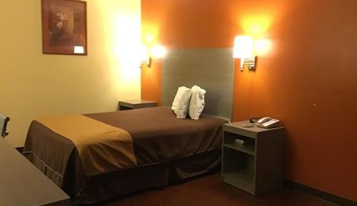 Queen Room - Non-Smoking