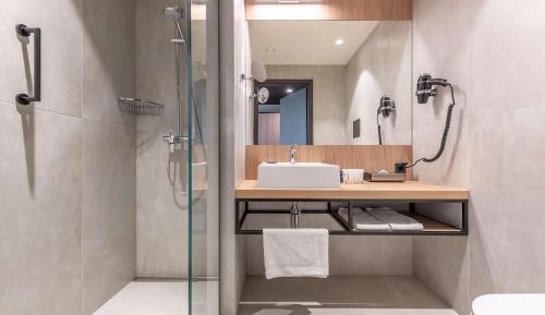 Standard Twin Room with Street View - Non-Smoking