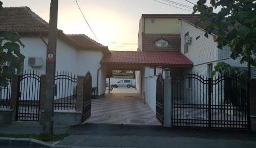 Apartment with Garden View