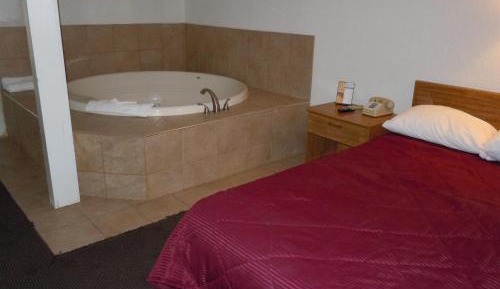 Deluxe Queen Room - Non-Smoking