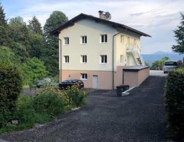 Apartment with Mountain View