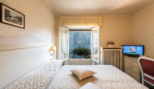 Double or Twin Room with Lake View